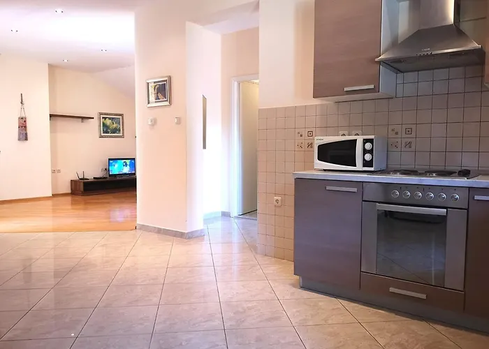Apartman With Swimming Pool Banjol, Rab - 11382