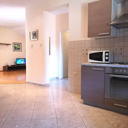 Apartmán With Swimming Pool Banjol, Rab - 11382